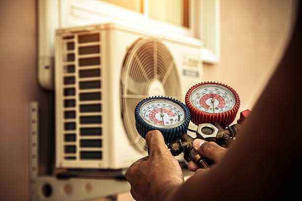 Professional Hvac technician working in Edgemoor, DE